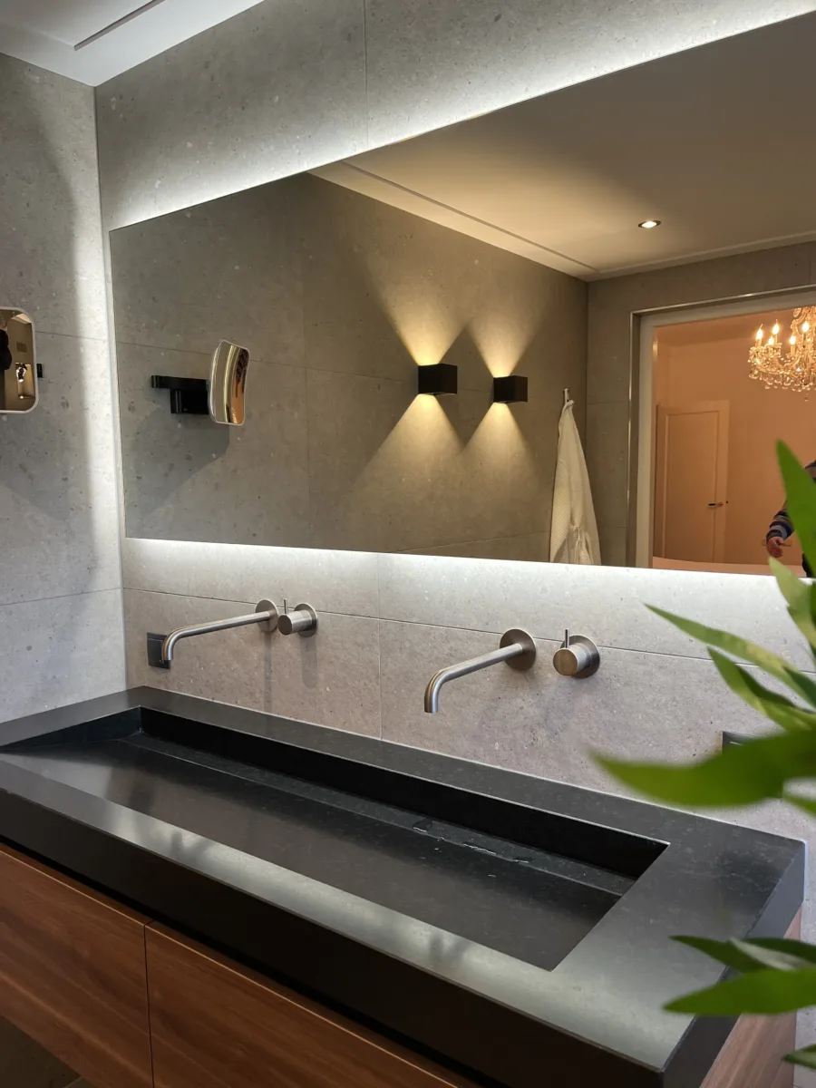 Badkamer natuursteen wastafel – natuurlijk stijl – Oosterbeek (foto 7)