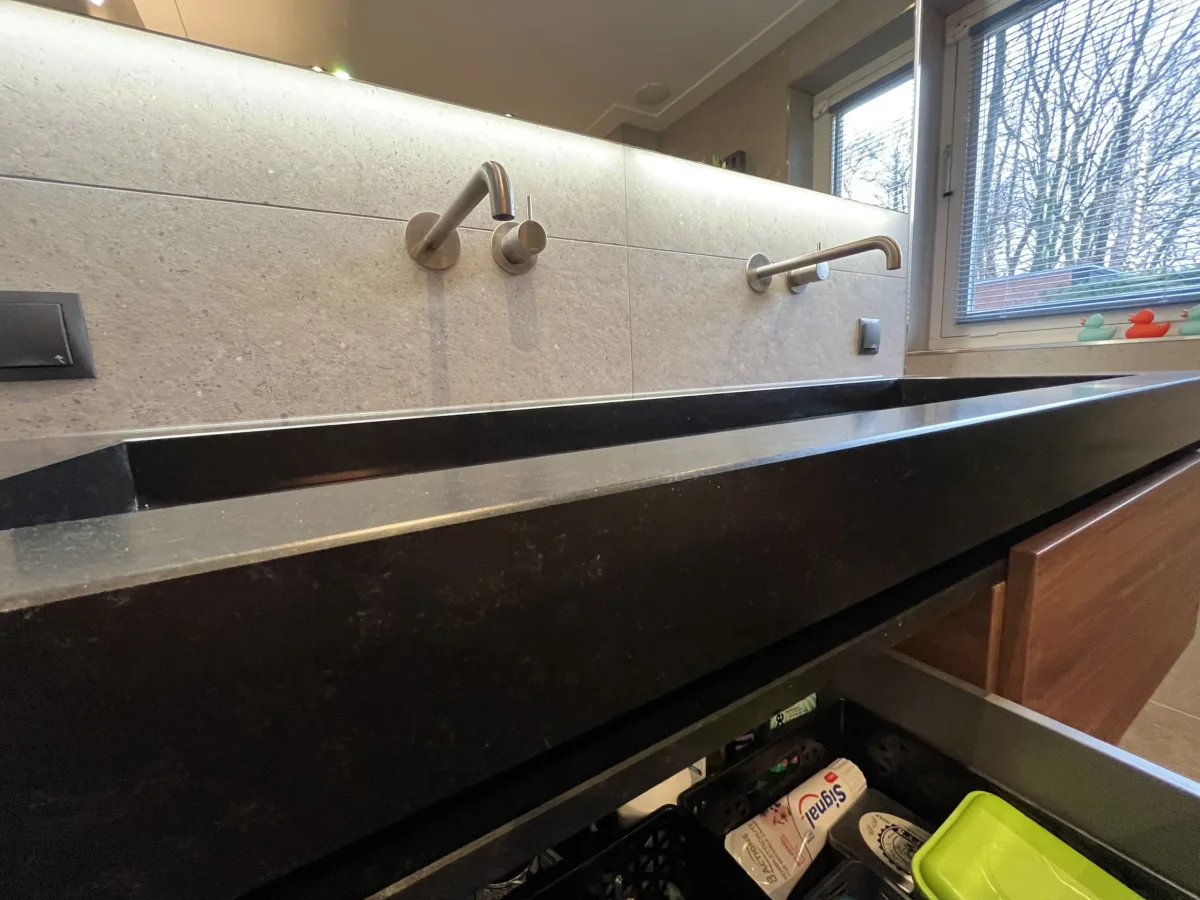 Badkamer natuursteen wastafel – natuurlijk stijl – Oosterbeek (foto 5)