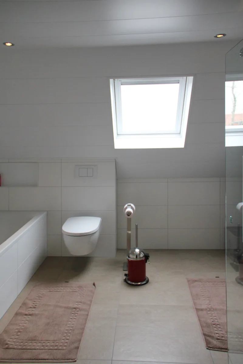 Badkamer met schuine kap – tijdloos stijl – Lunteren (foto 7)