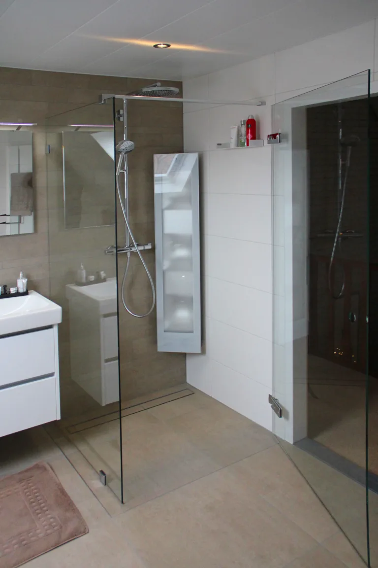 Badkamer met schuine kap – tijdloos stijl – Lunteren