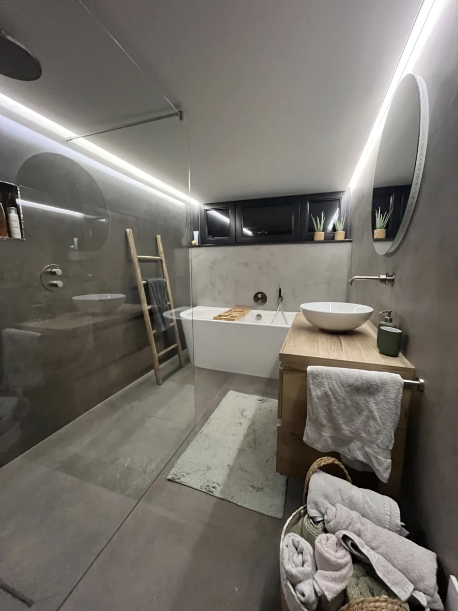 Badkamer keramische tegels & microcement (betonciré) – betonlook stijl – Lienden (foto 14)