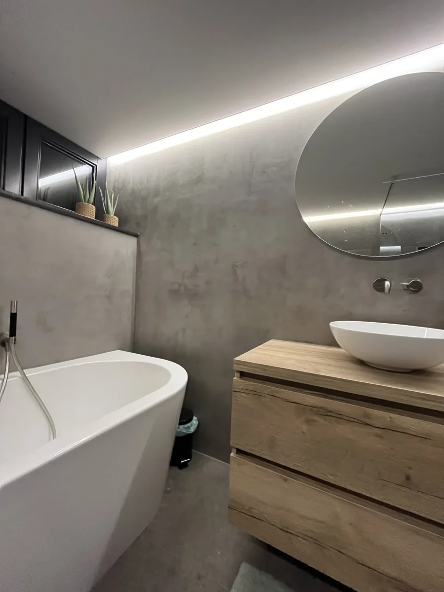 Badkamer keramische tegels & microcement (betonciré) – betonlook stijl – Lienden (foto 10)