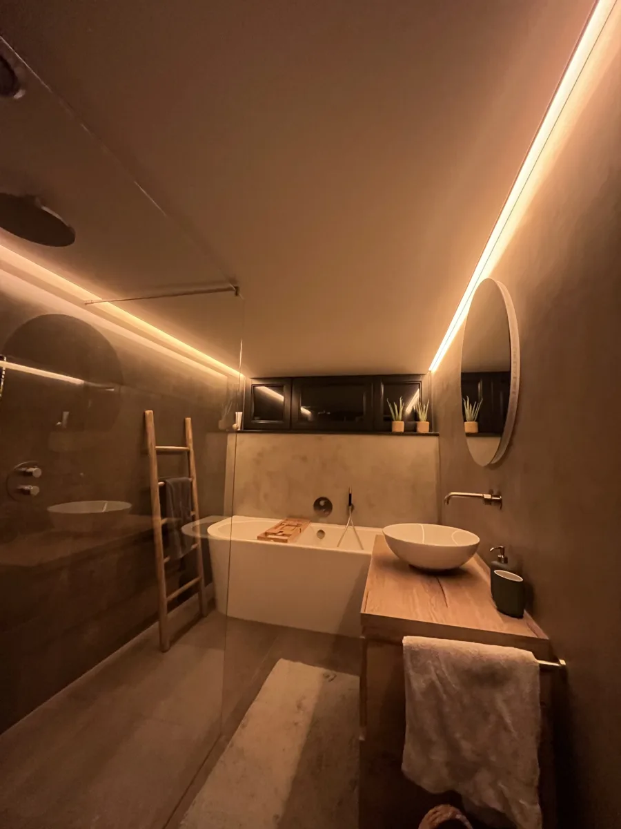 Badkamer keramische tegels & microcement (betonciré) – betonlook stijl – Lienden (foto 3)