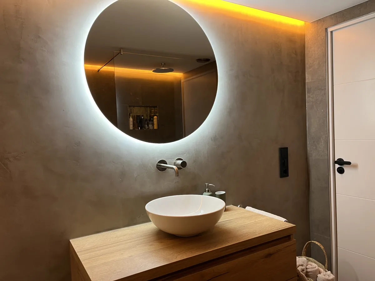Badkamer keramische tegels & microcement (betonciré) – betonlook stijl – Lienden