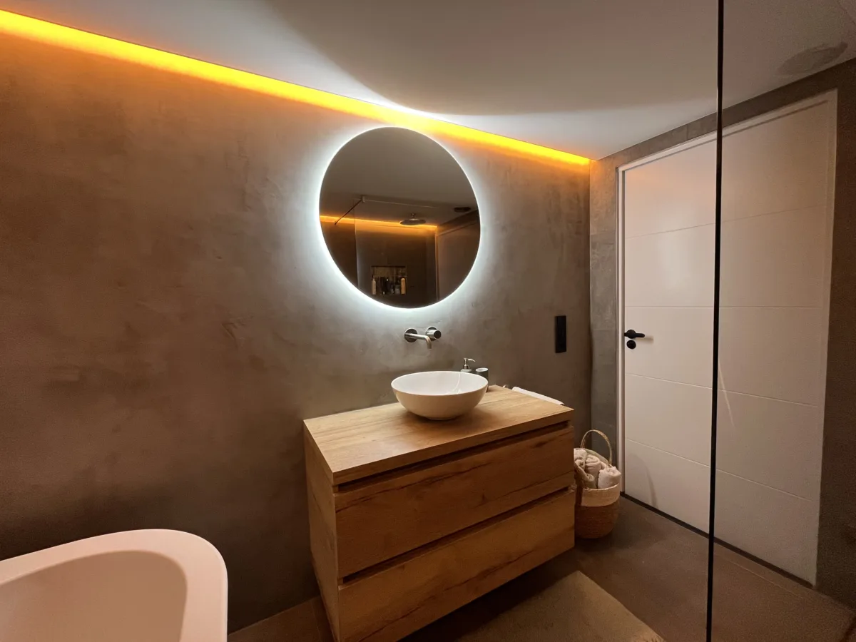 Badkamer keramische tegels & microcement (betonciré) – betonlook stijl – Lienden (foto 5)
