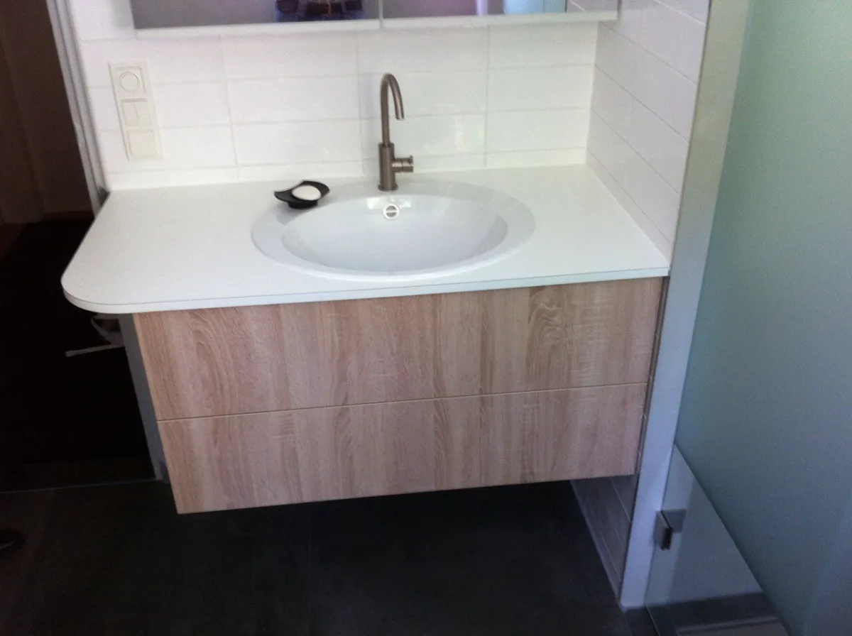 Beton cire badkamer met zitje in douche (foto 8)