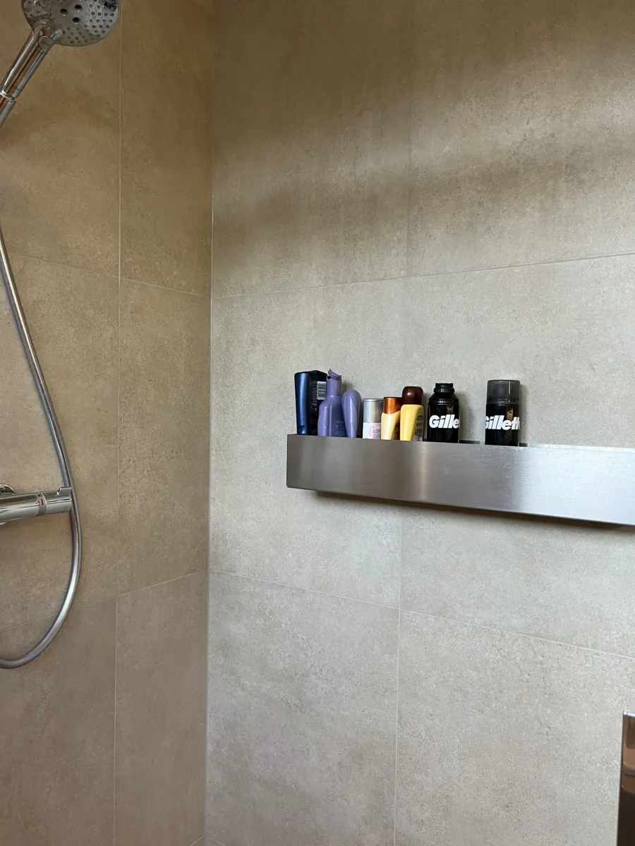 Badkamer met whirlpool bad – wellness stijl – Veenendaal (foto 9)