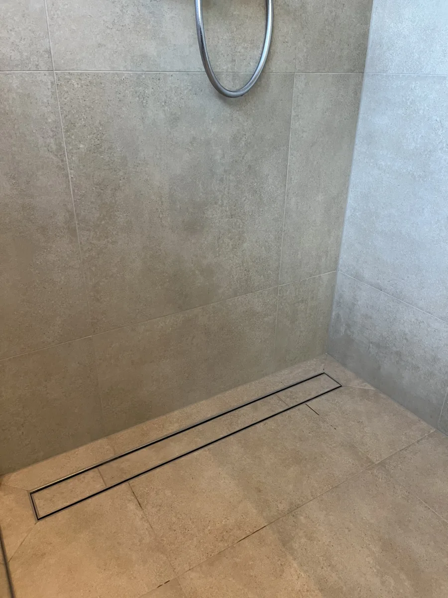 Badkamer met whirlpool bad – wellness stijl – Veenendaal (foto 11)
