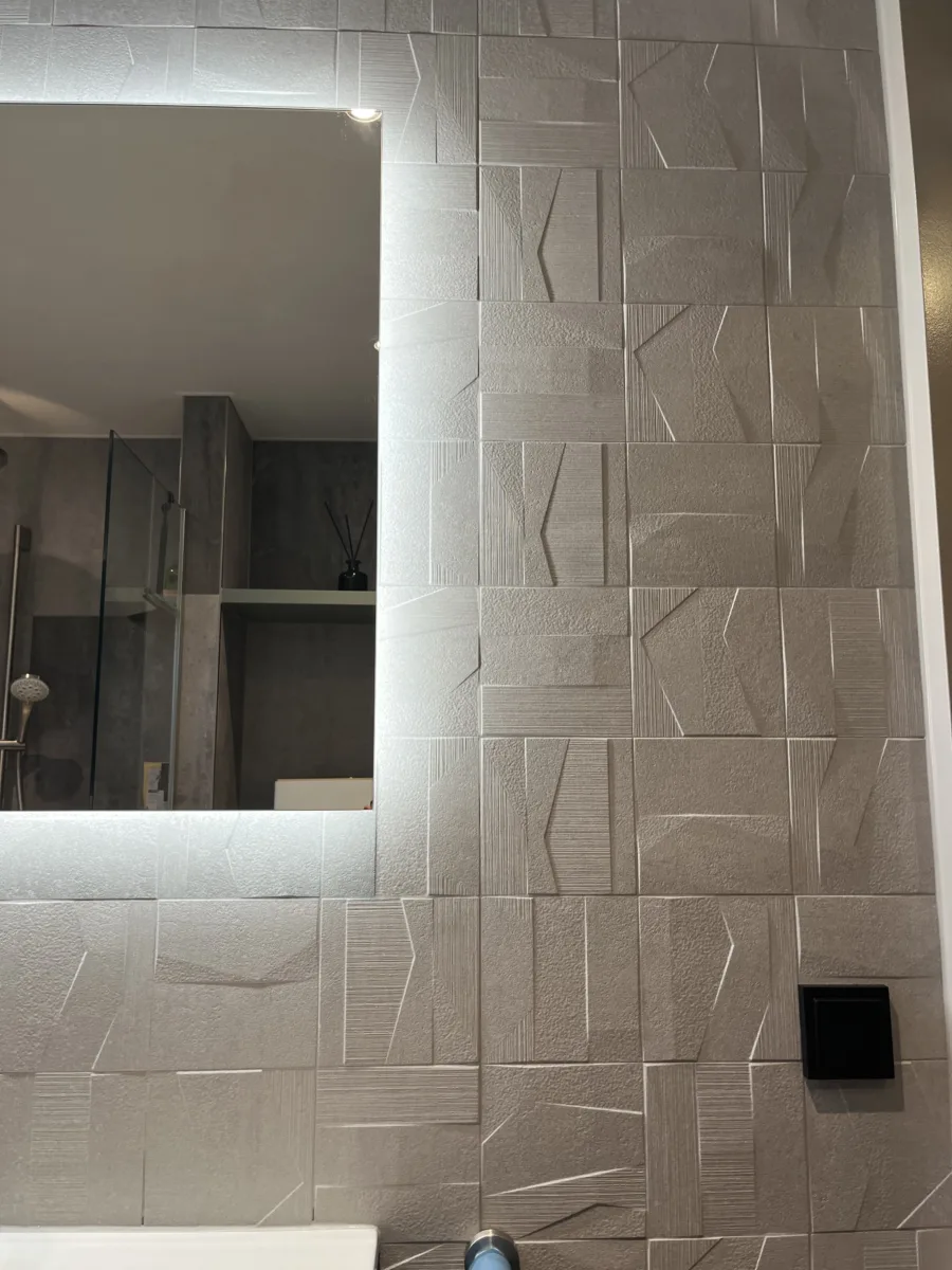 Badkamer Primabad wastafel asymmetrisch – betonlook stijl – Rhenen (foto 8)