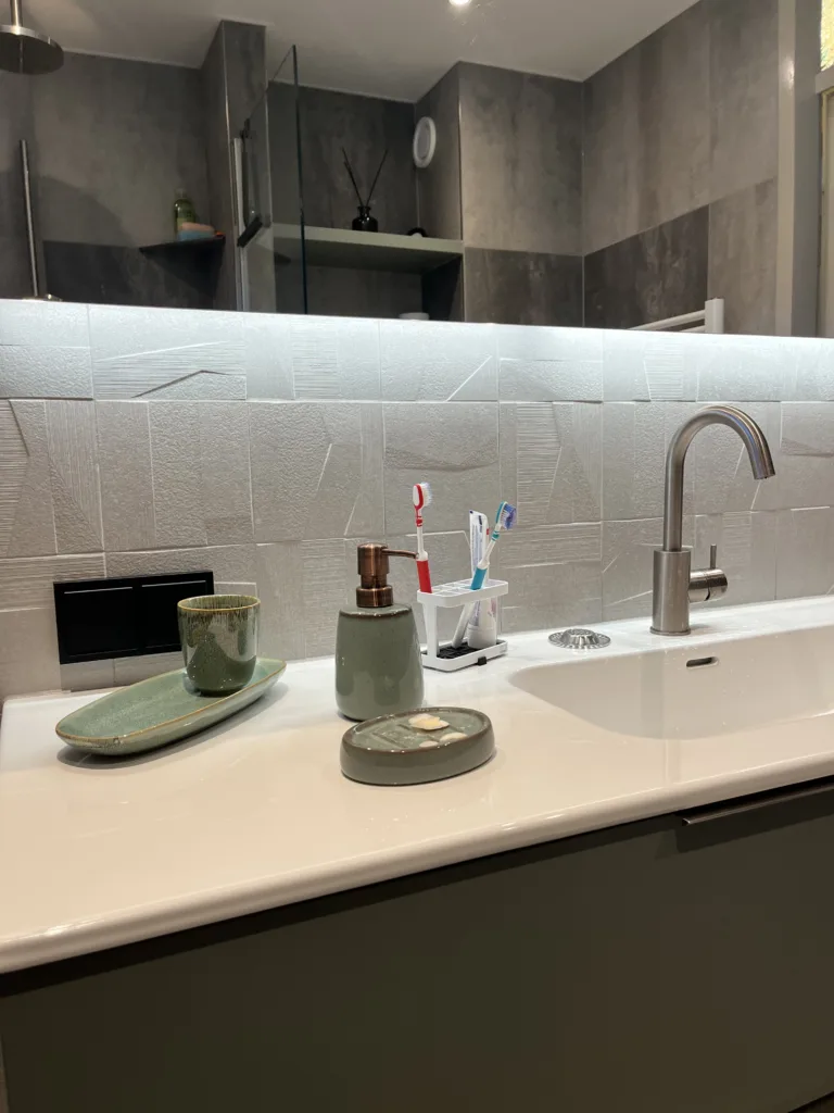 Badkamer Primabad wastafel asymmetrisch – betonlook stijl – Rhenen
