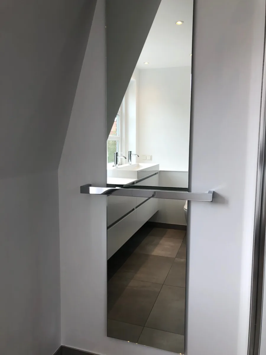 Gestucte badkamer met tegel- en corian combinatie – modern stijl – Veenendaal (foto 15)