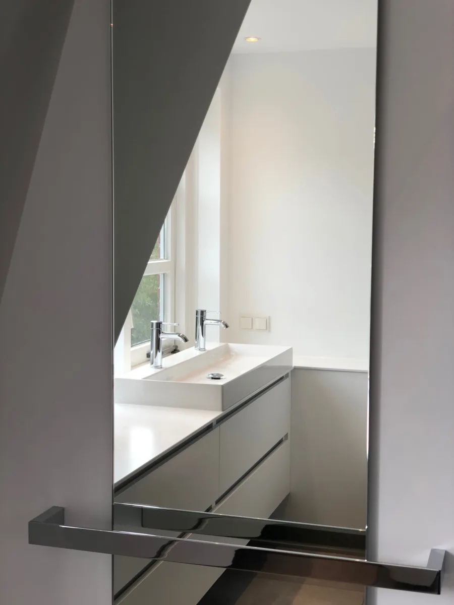 Gestucte badkamer met tegel- en corian combinatie – modern stijl – Veenendaal (foto 16)