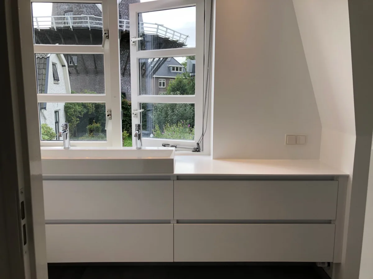 Gestucte badkamer met tegel- en corian combinatie – modern stijl – Veenendaal (foto 20)