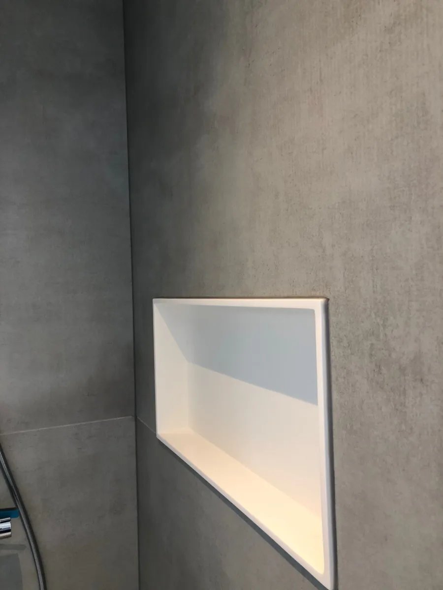 Gestucte badkamer met tegel- en corian combinatie – modern stijl – Veenendaal (foto 6)
