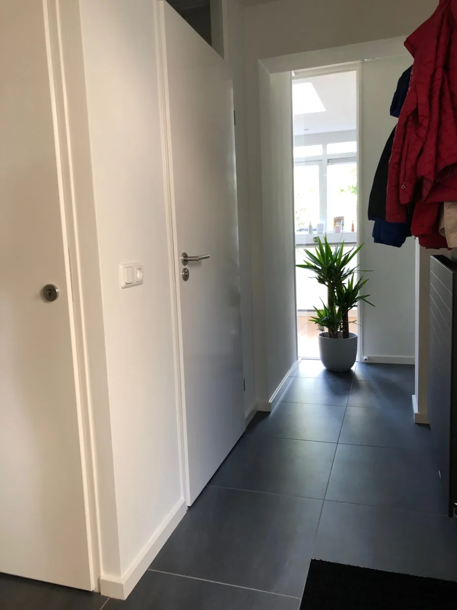 Toilet en entree renovatie – ergonomisch stijl – Veenendaal (foto 2)