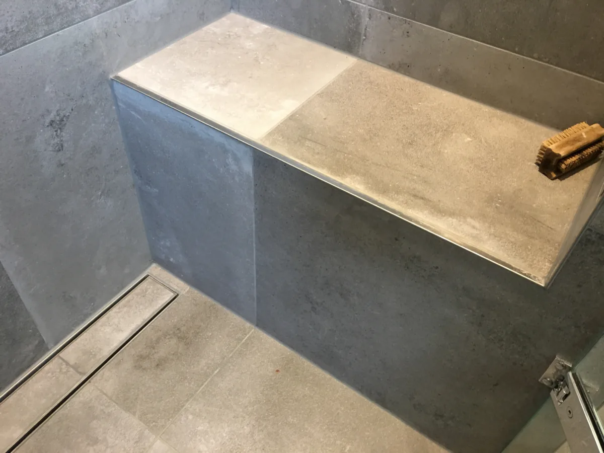 Onderhoudsvrije badkamer – betonlook stijl – Maurik (foto 8)