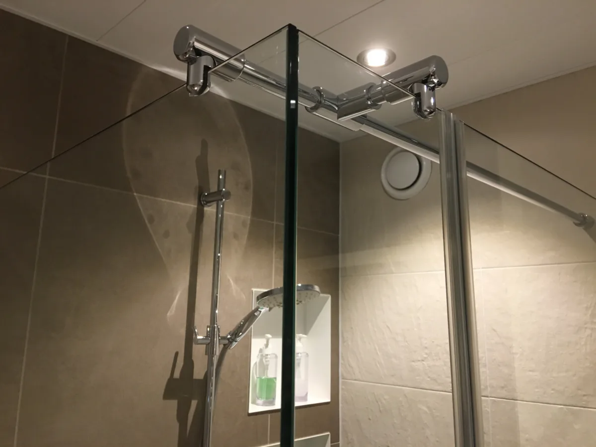 Optie: Badkamer met schuine kap – modern stijl – Veenendaal (foto 3)
