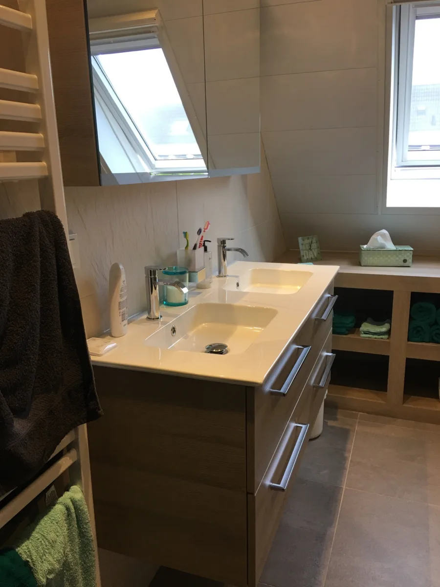 Optie: Badkamer met schuine kap – modern stijl – Veenendaal (foto 8)