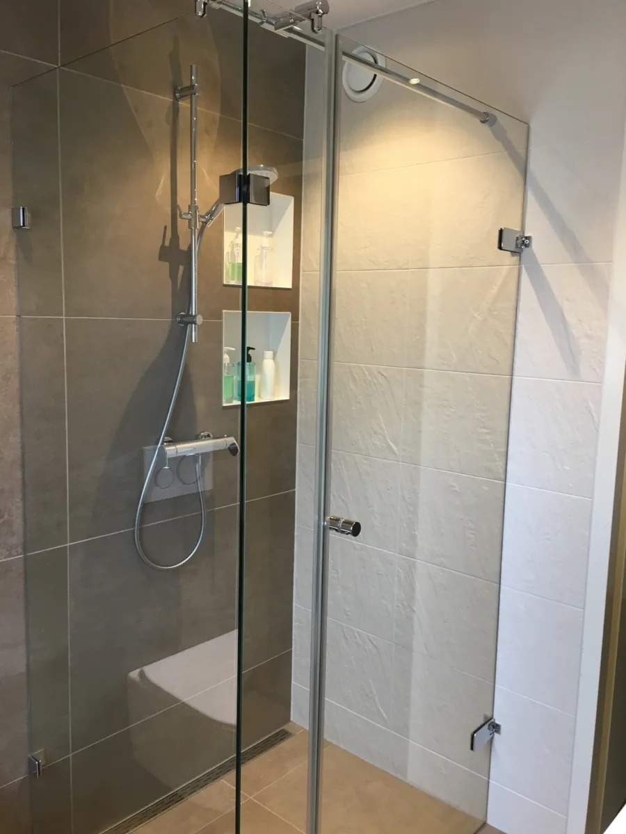 Optie: Badkamer met schuine kap – modern stijl – Veenendaal (foto 6)