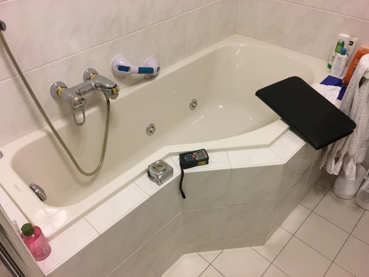 Badkamer met inloopdouche met plafond stabilisatie – ergonomisch stijl – Wageningen (foto 8)