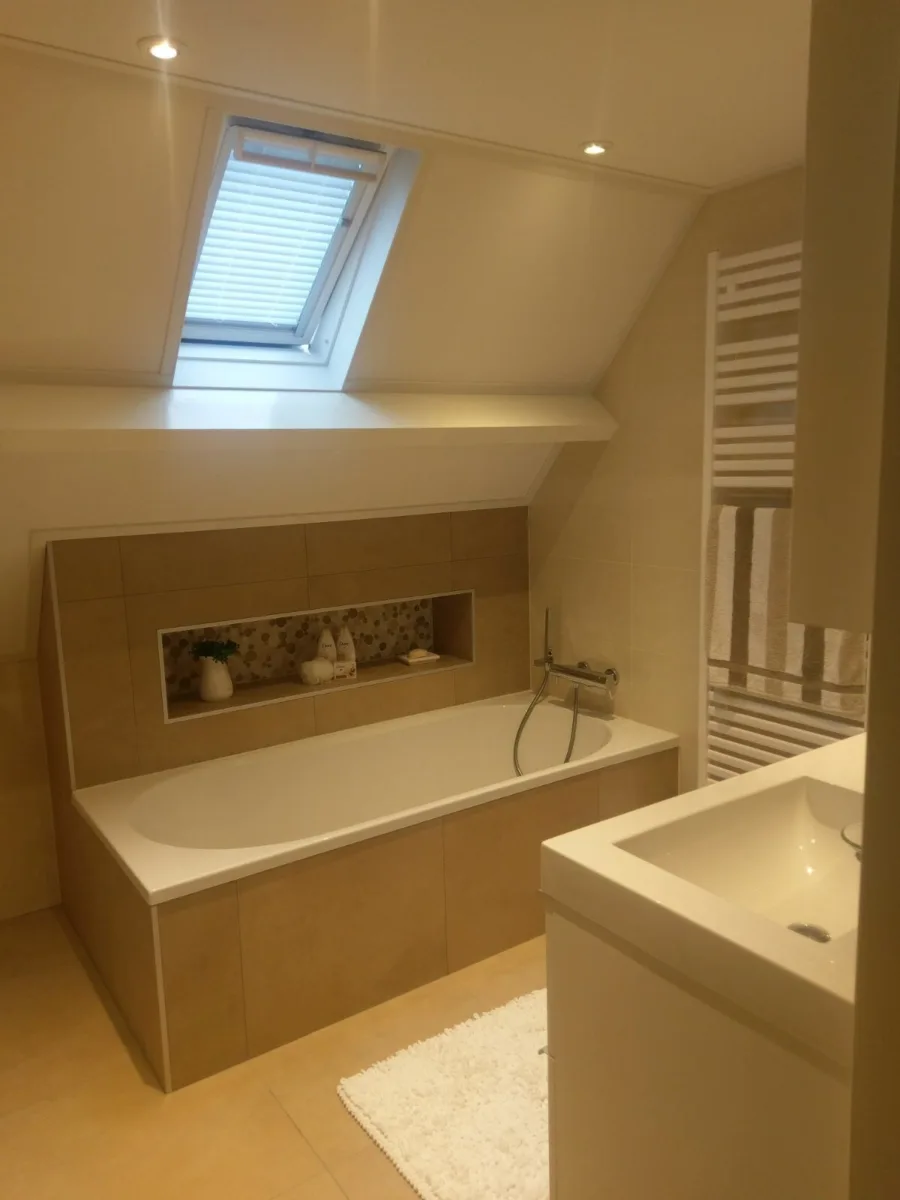 Badkamer met schuin dak? – landelijk stijl – Veenendaal (foto 2)