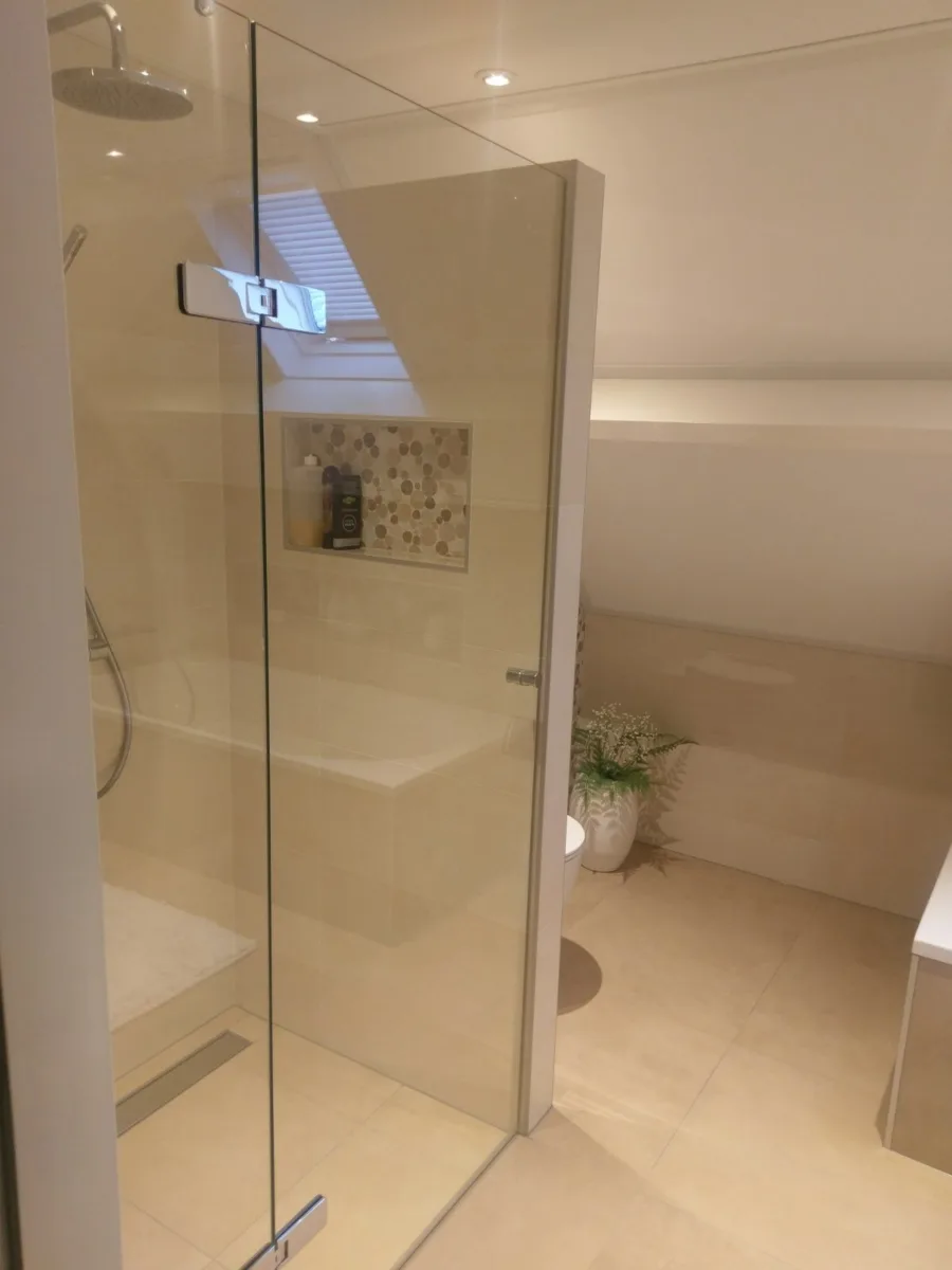 Badkamer met schuin dak? – landelijk stijl – Veenendaal