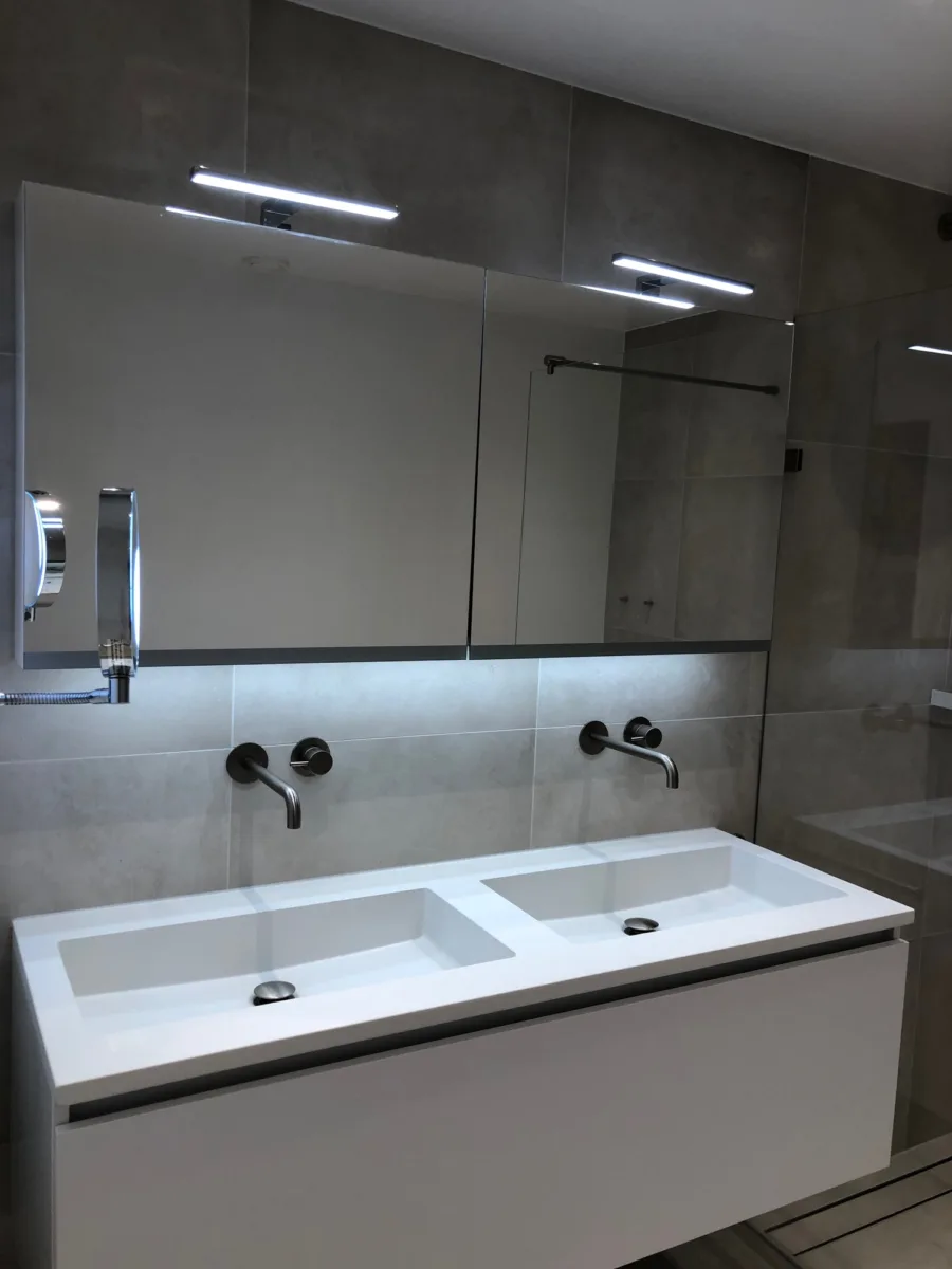 Inloopdouche badkamer met stucwerk & tegels – modern stijl – Wageningen (foto 6)