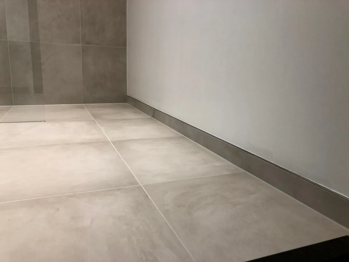 Lichte badkamer tegel- stukcombinatie – modern stijl – Wageningen (foto 7)