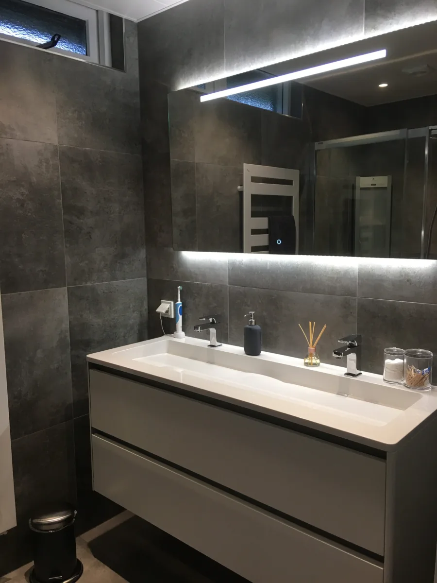 Sunshower badkamer Achterberg – betonlook stijl – Achterberg (foto 2)