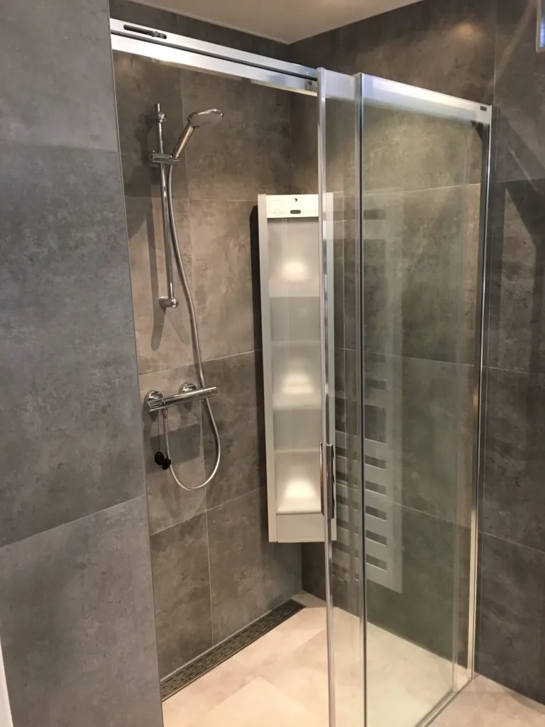 Sunshower badkamer Achterberg – betonlook stijl – Achterberg