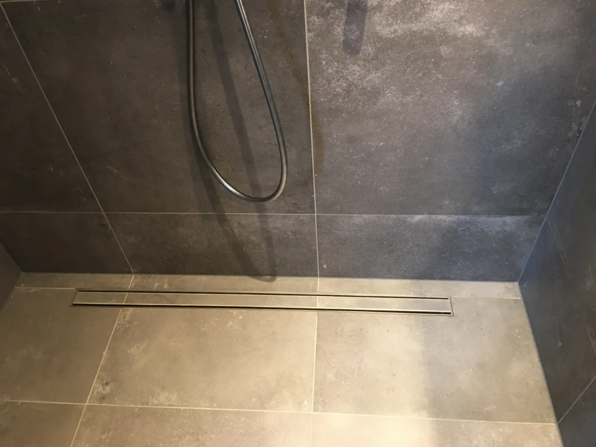 Badkamer Puiflijk – betonlook stijl – Puiflijk (foto 6)