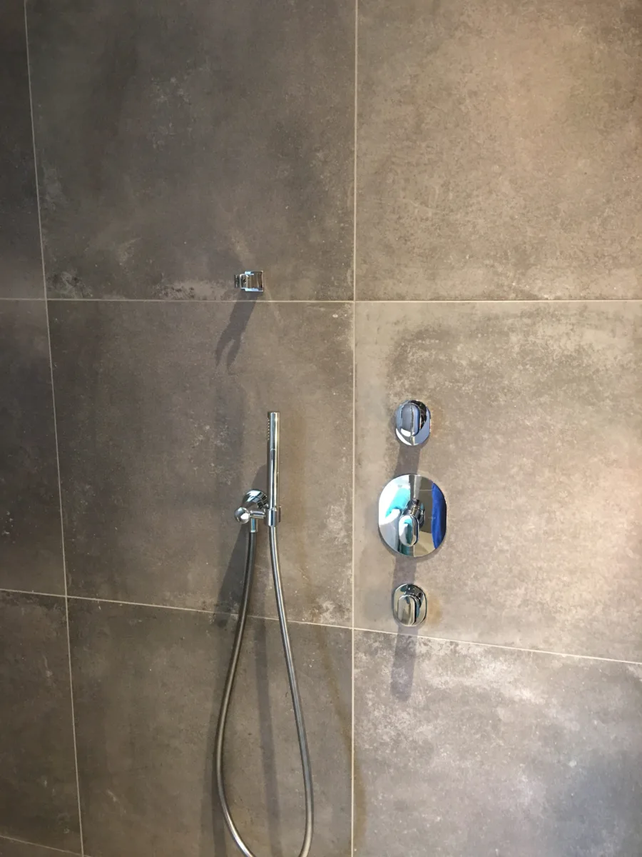 Badkamer Puiflijk – betonlook stijl – Puiflijk (foto 7)