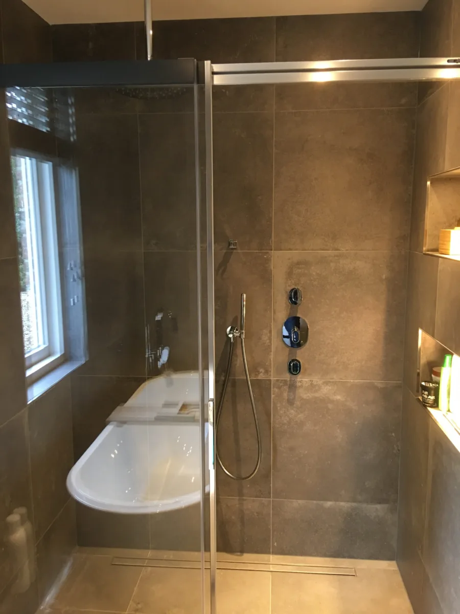 Badkamer Puiflijk – betonlook stijl – Puiflijk (foto 2)