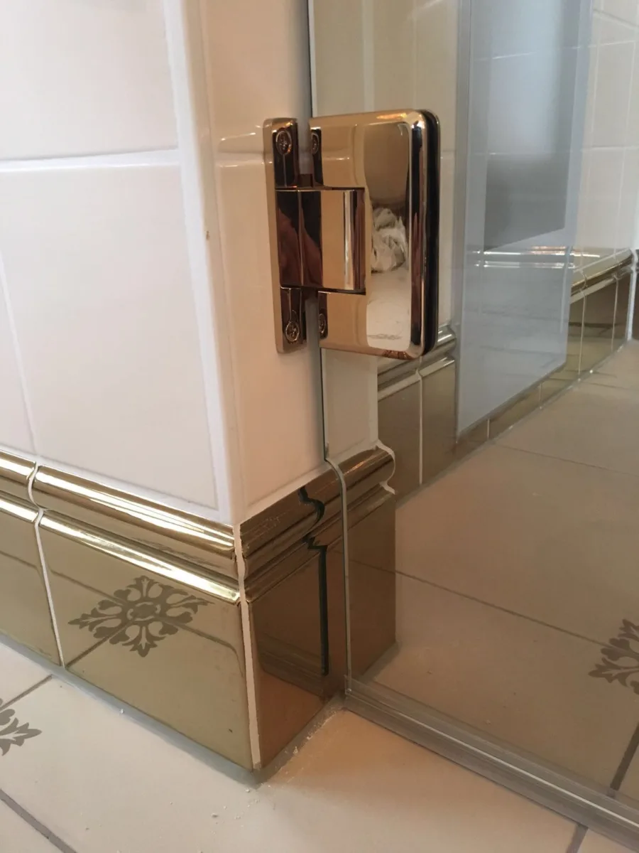 Klassiek Engelse badkamer met gouden kranen – engelse- & klassiek stijl – Rhenen (foto 3)