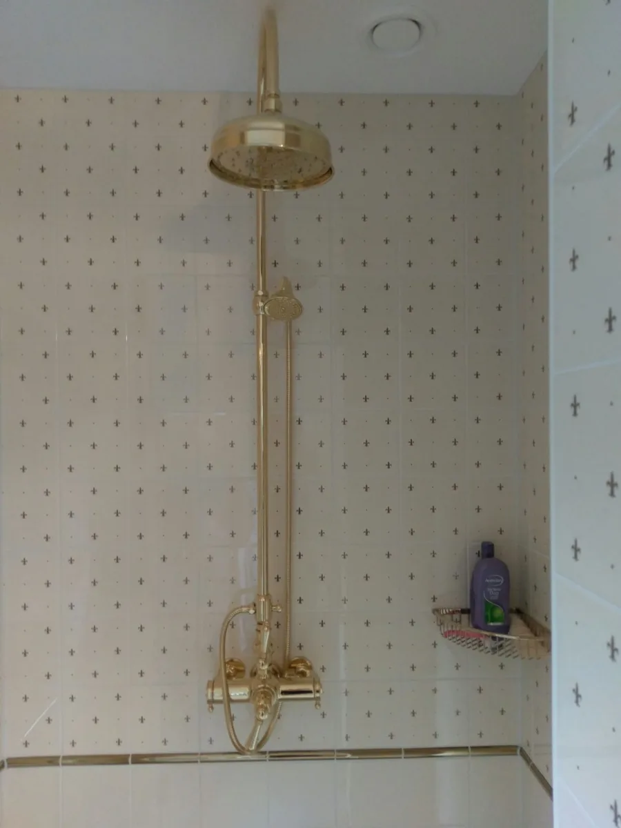 Klassiek Engelse badkamer met gouden kranen – engelse- & klassiek stijl – Rhenen (foto 8)