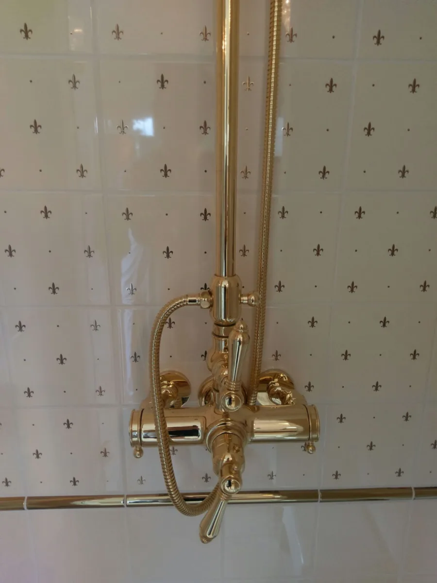 Klassiek Engelse badkamer met gouden kranen – engelse- & klassiek stijl – Rhenen (foto 6)