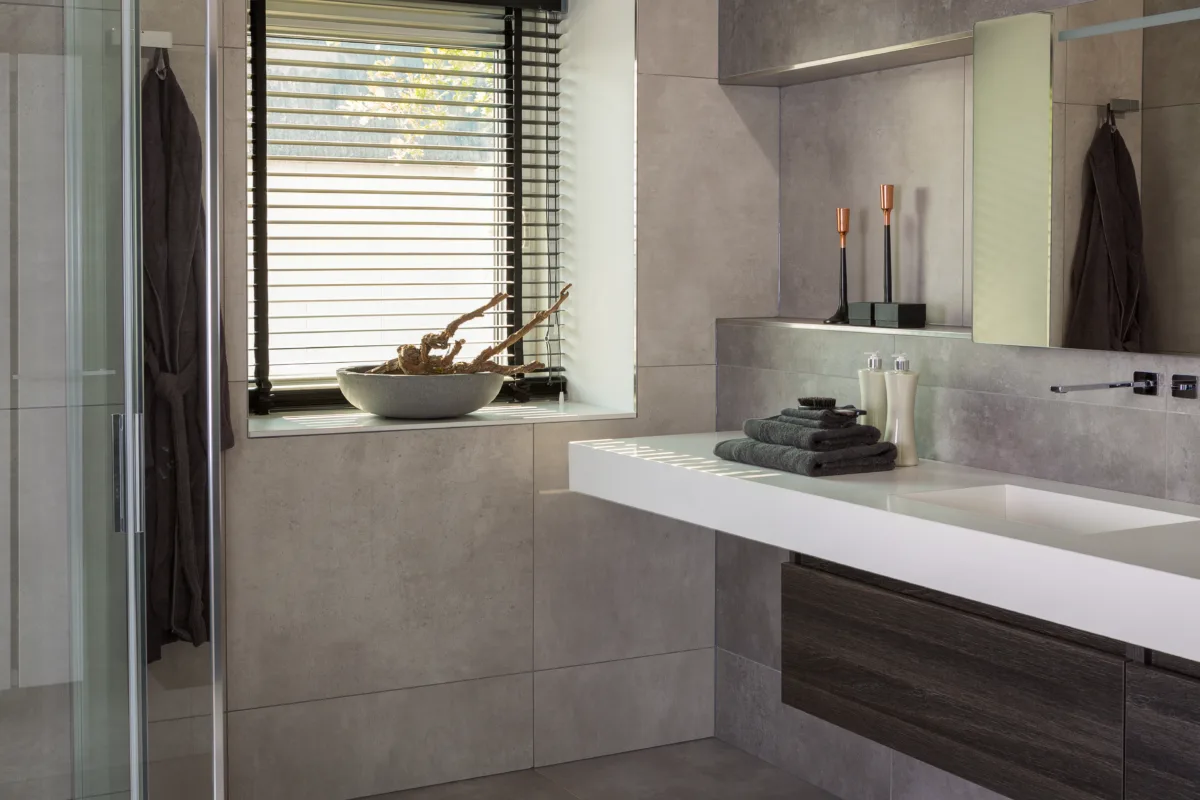 Badkamer robuust – betonlook stijl – Rhenen