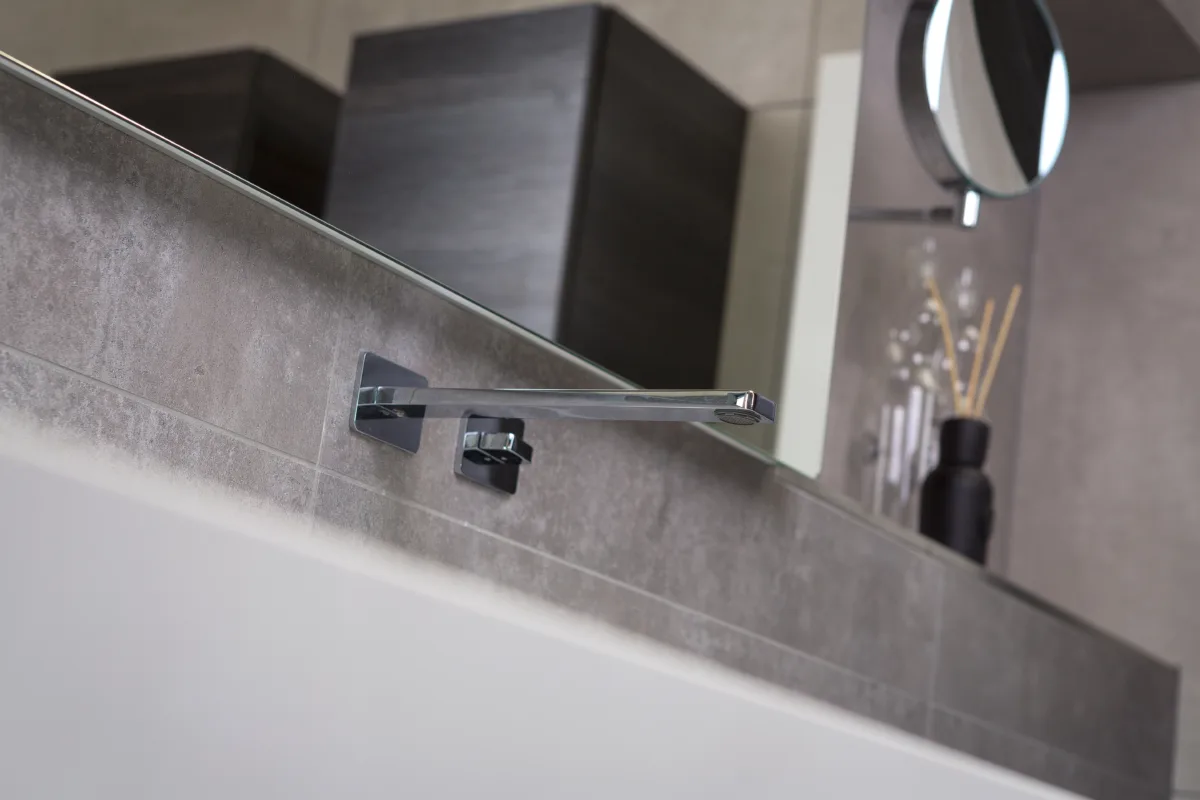 Badkamer robuust – betonlook stijl – Rhenen (foto 14)
