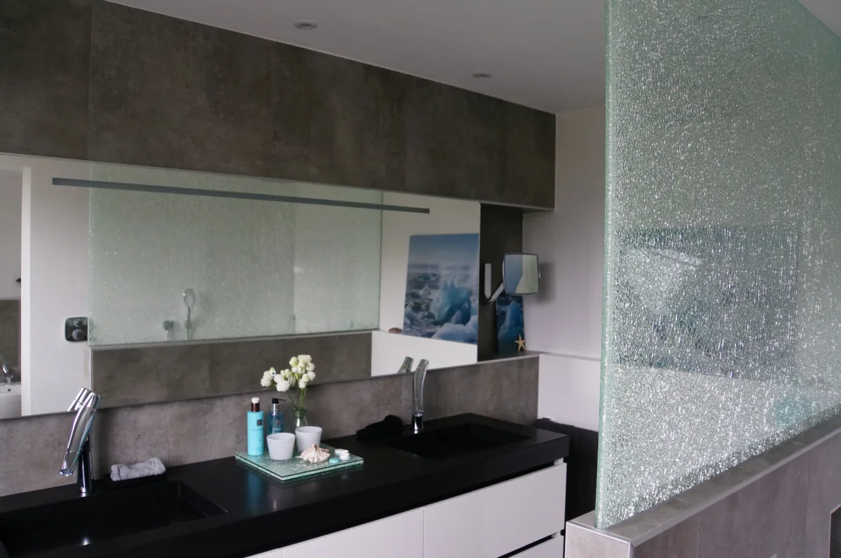 Crushed glass badkamer – design stijl – Alblasserdam (foto 3)
