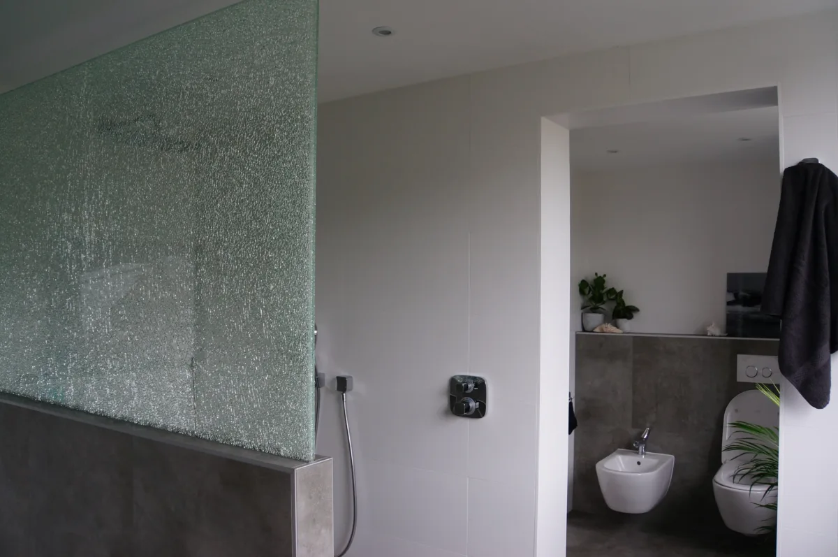 Crushed glass badkamer – design stijl – Alblasserdam