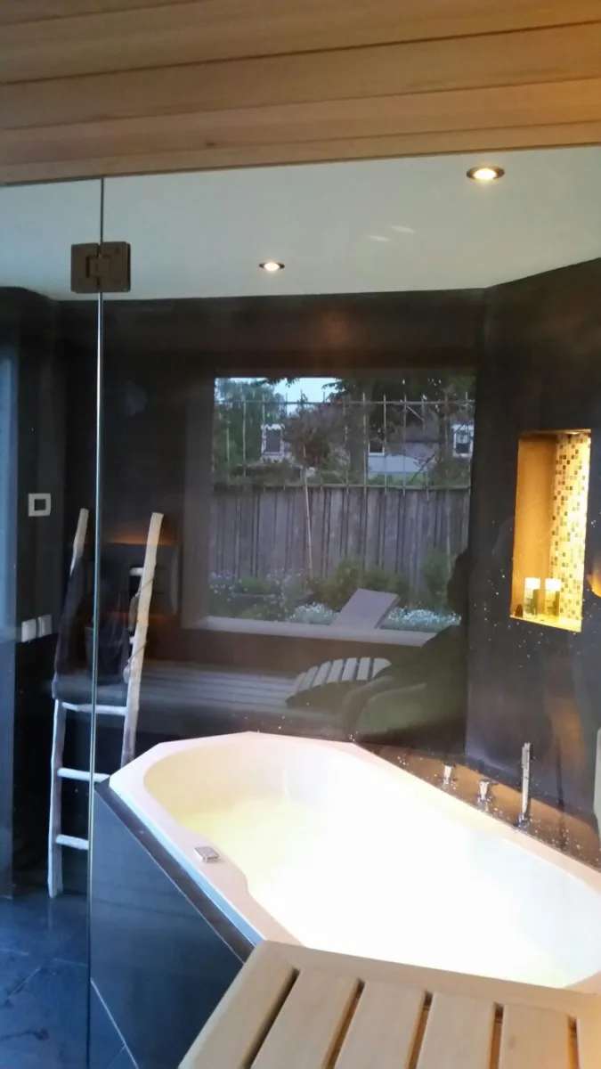 Wellness ruimte met sauna en whirlpool – wellness stijl – Veenendaal (foto 6)