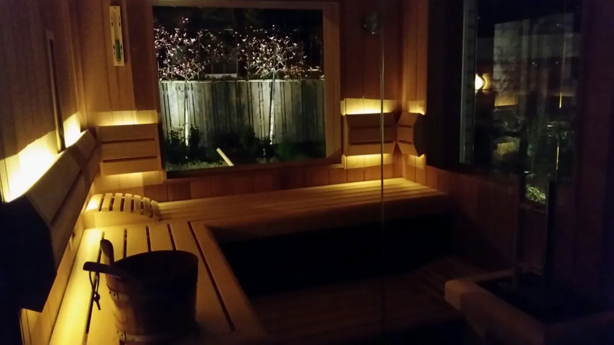 Wellness ruimte met sauna en whirlpool – wellness stijl – Veenendaal