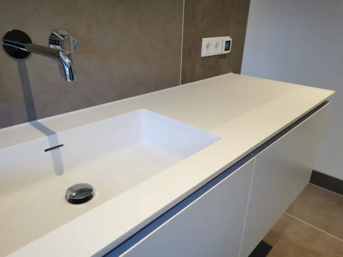 Badkamer T-opstelling – modern stijl – Tiel  (foto 2)